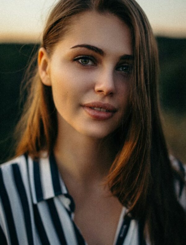 woman118-min-600x790